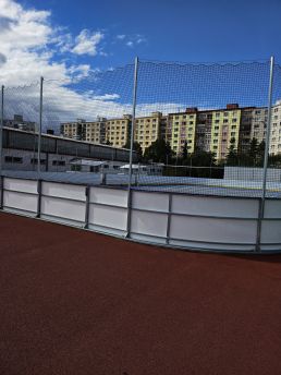 Hřiště na hokejbal, volejbal a tenis, te